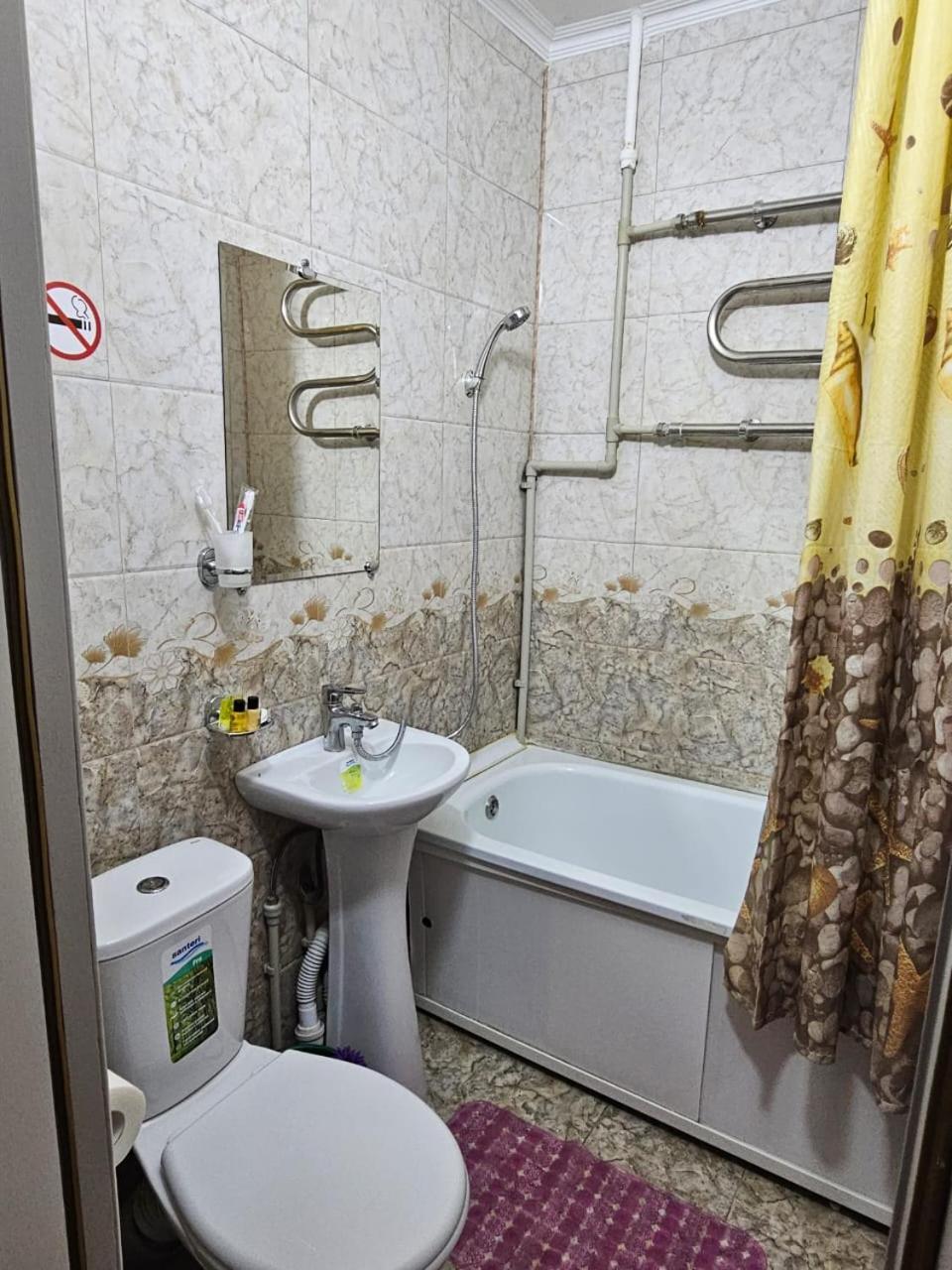 Апартаменты На Улице Клочкова, 128 Almaty Exterior foto