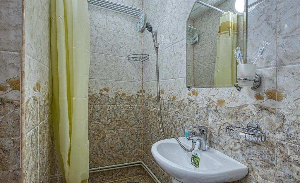 Апартаменты На Улице Клочкова, 128 Almaty Exterior foto