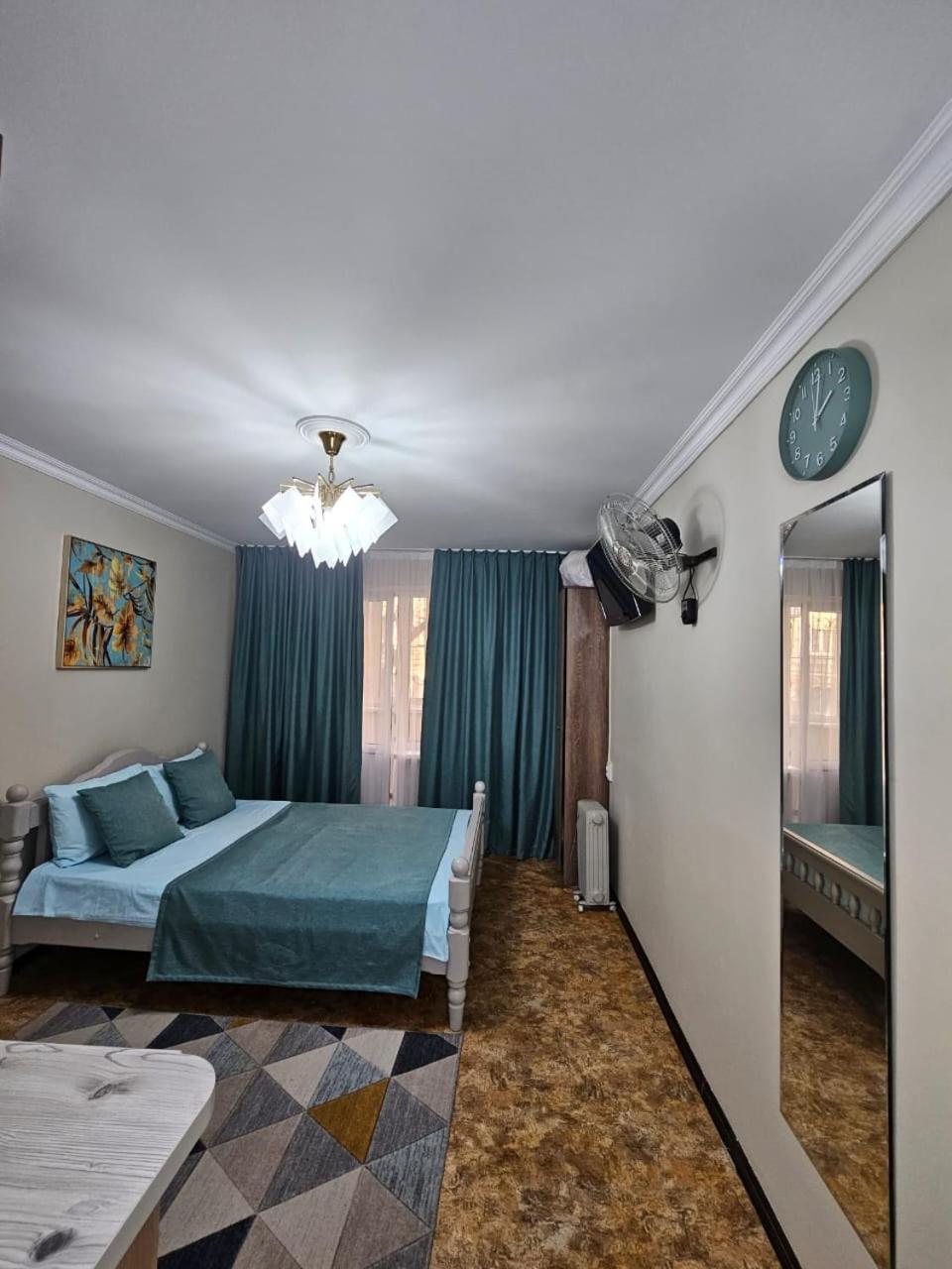 Апартаменты На Улице Клочкова, 128 Almaty Exterior foto